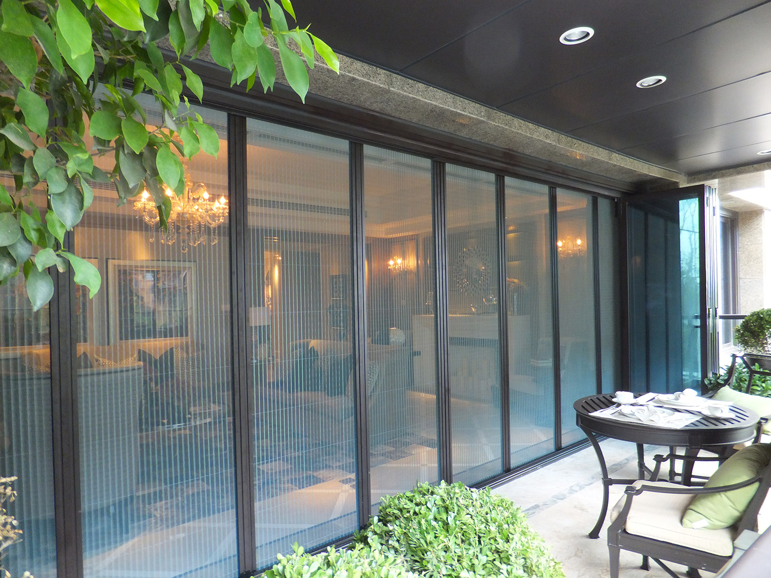 韋柏A2型無(wú)下軌折疊隱形紗門